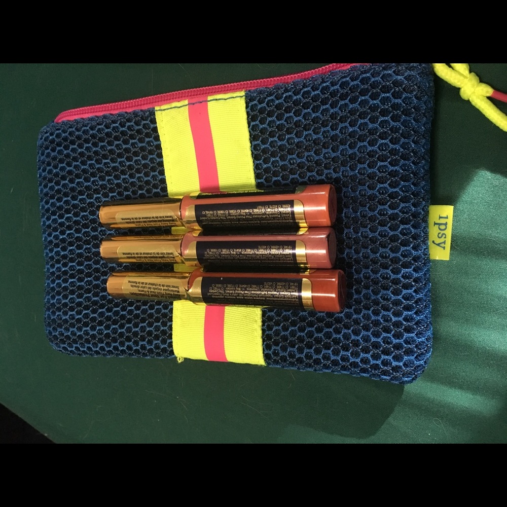 Set of 3 lipsticks!